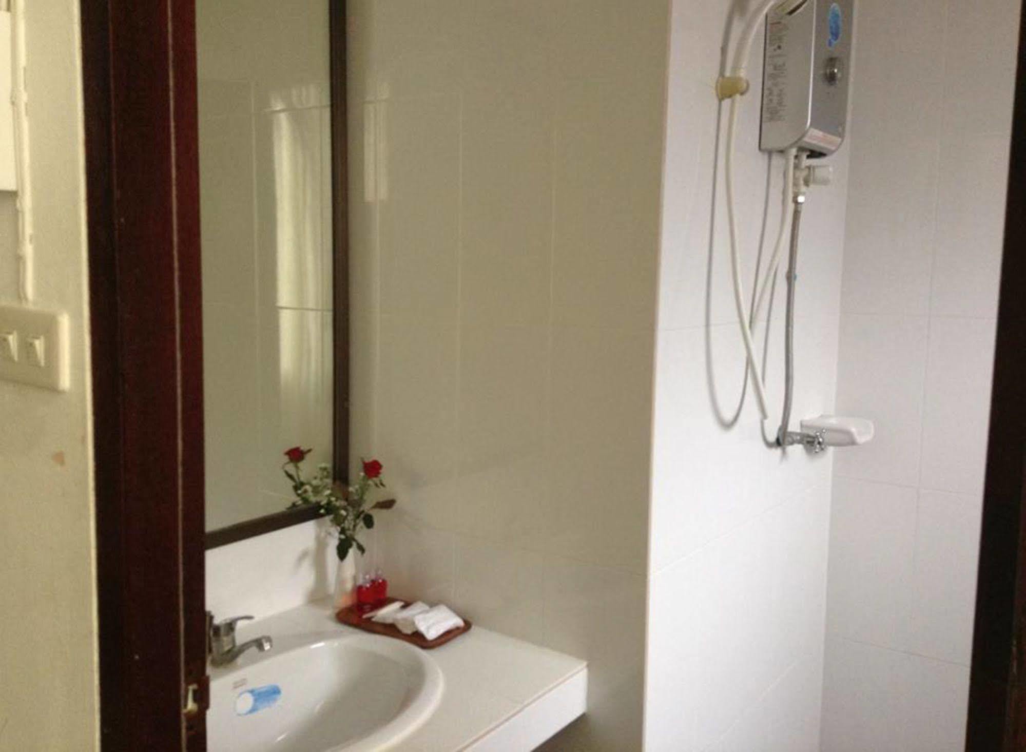 Vipa House Hotel Чиангмай Екстериор снимка