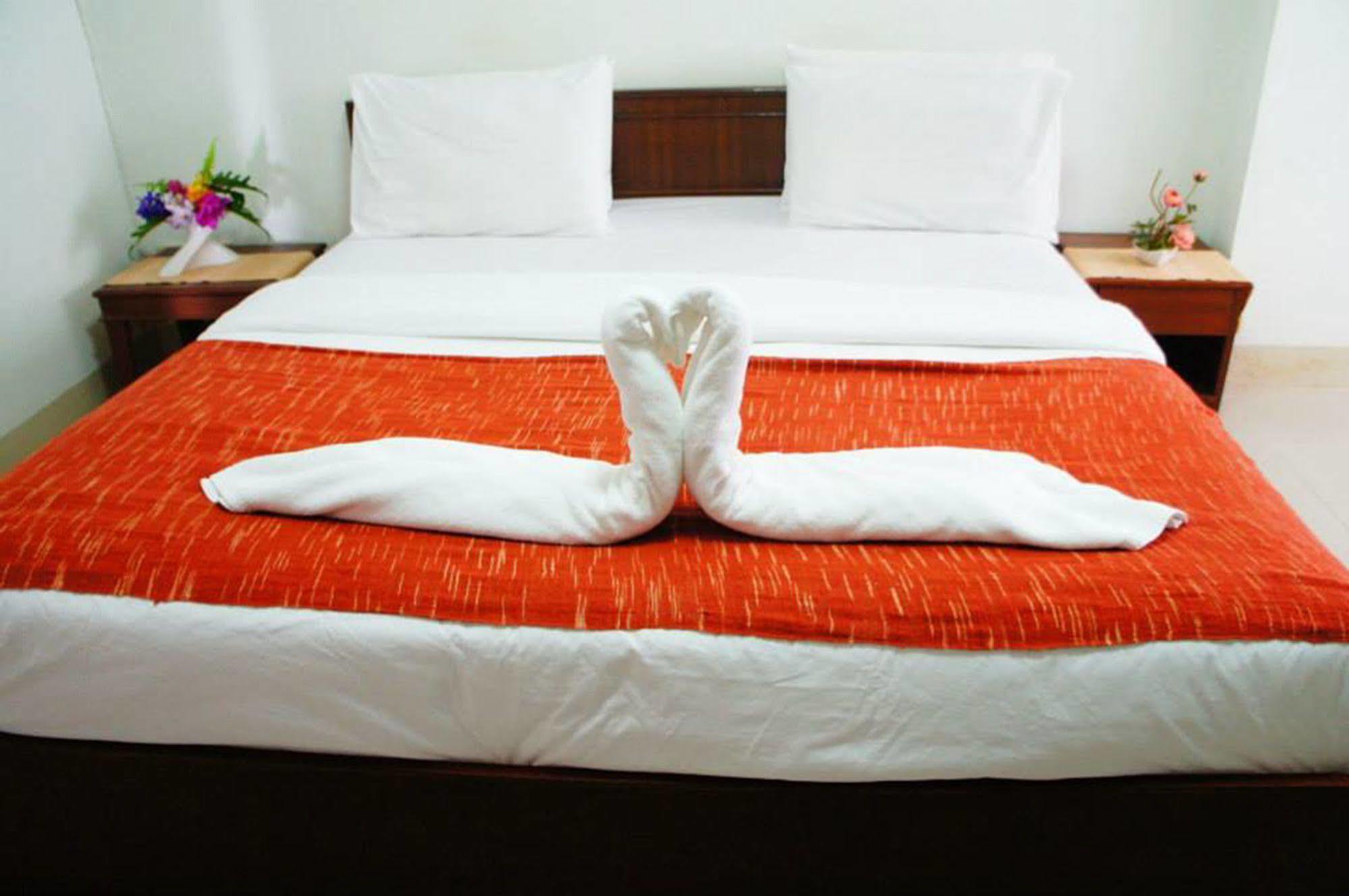 Vipa House Hotel Чиангмай Екстериор снимка