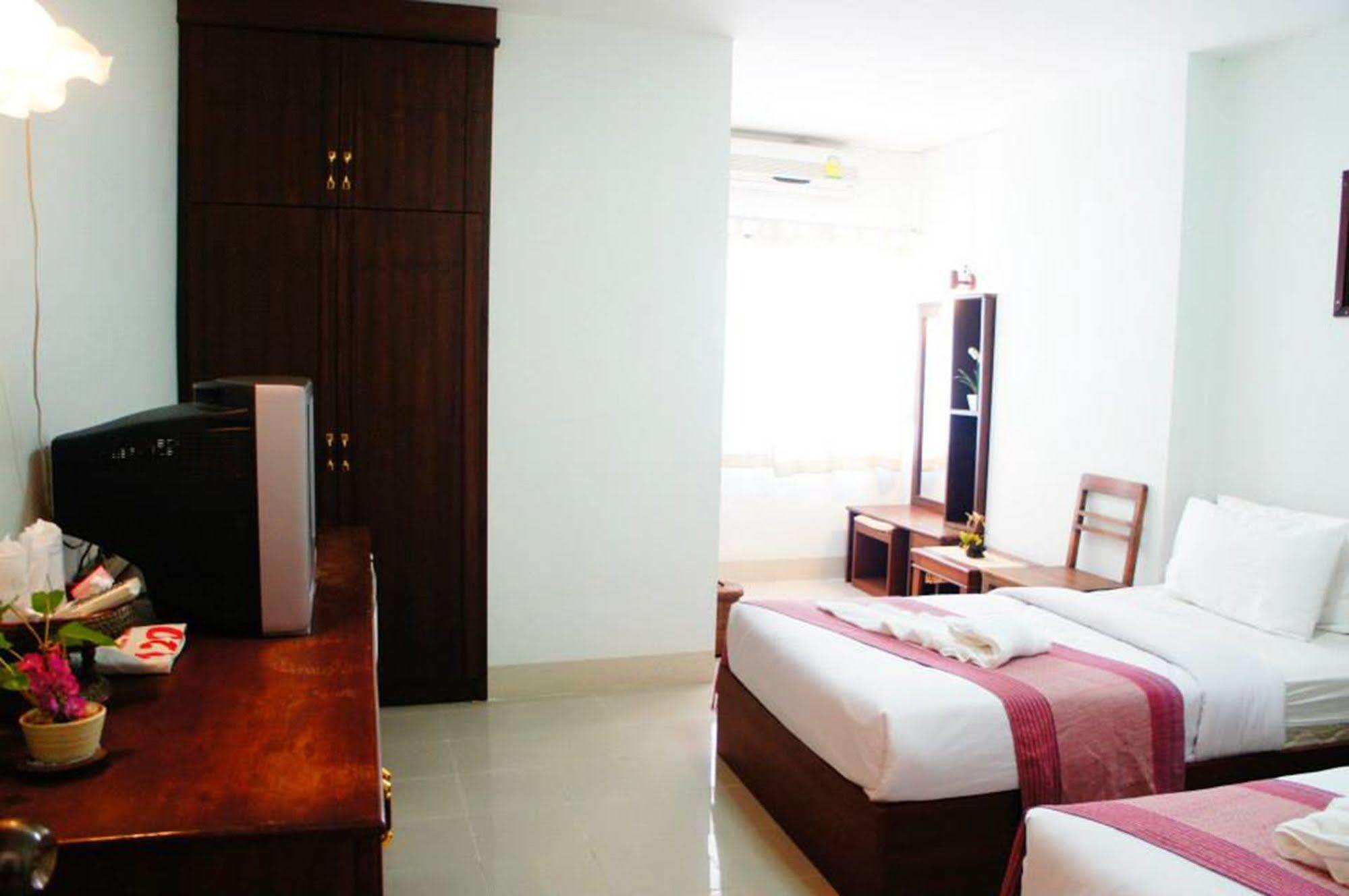Vipa House Hotel Чиангмай Екстериор снимка