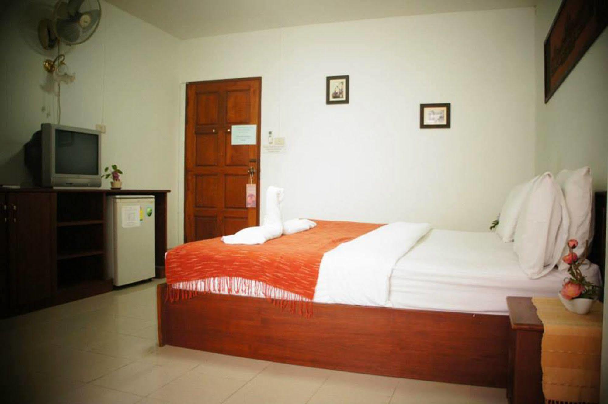 Vipa House Hotel Чиангмай Екстериор снимка