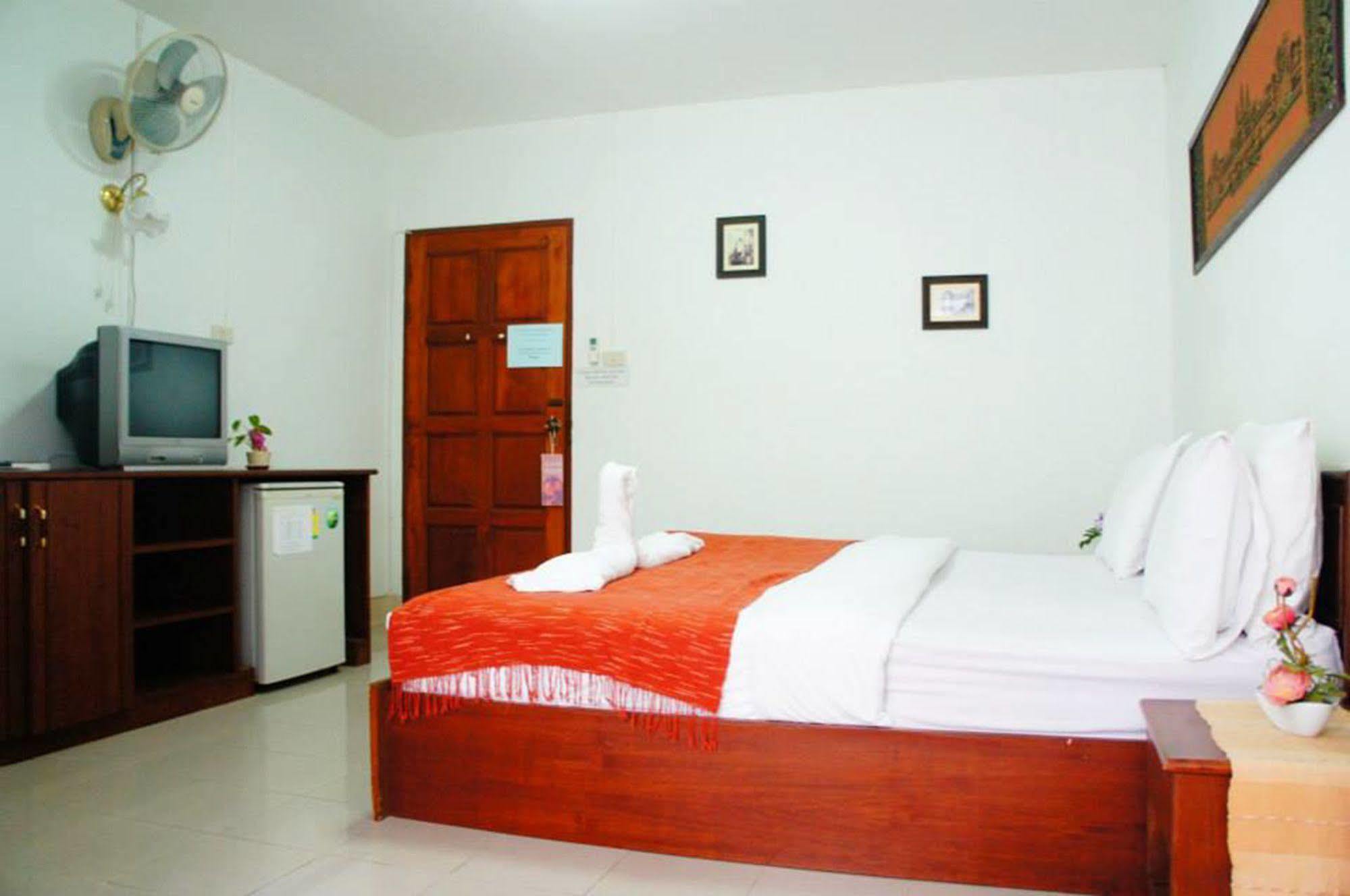 Vipa House Hotel Чиангмай Екстериор снимка