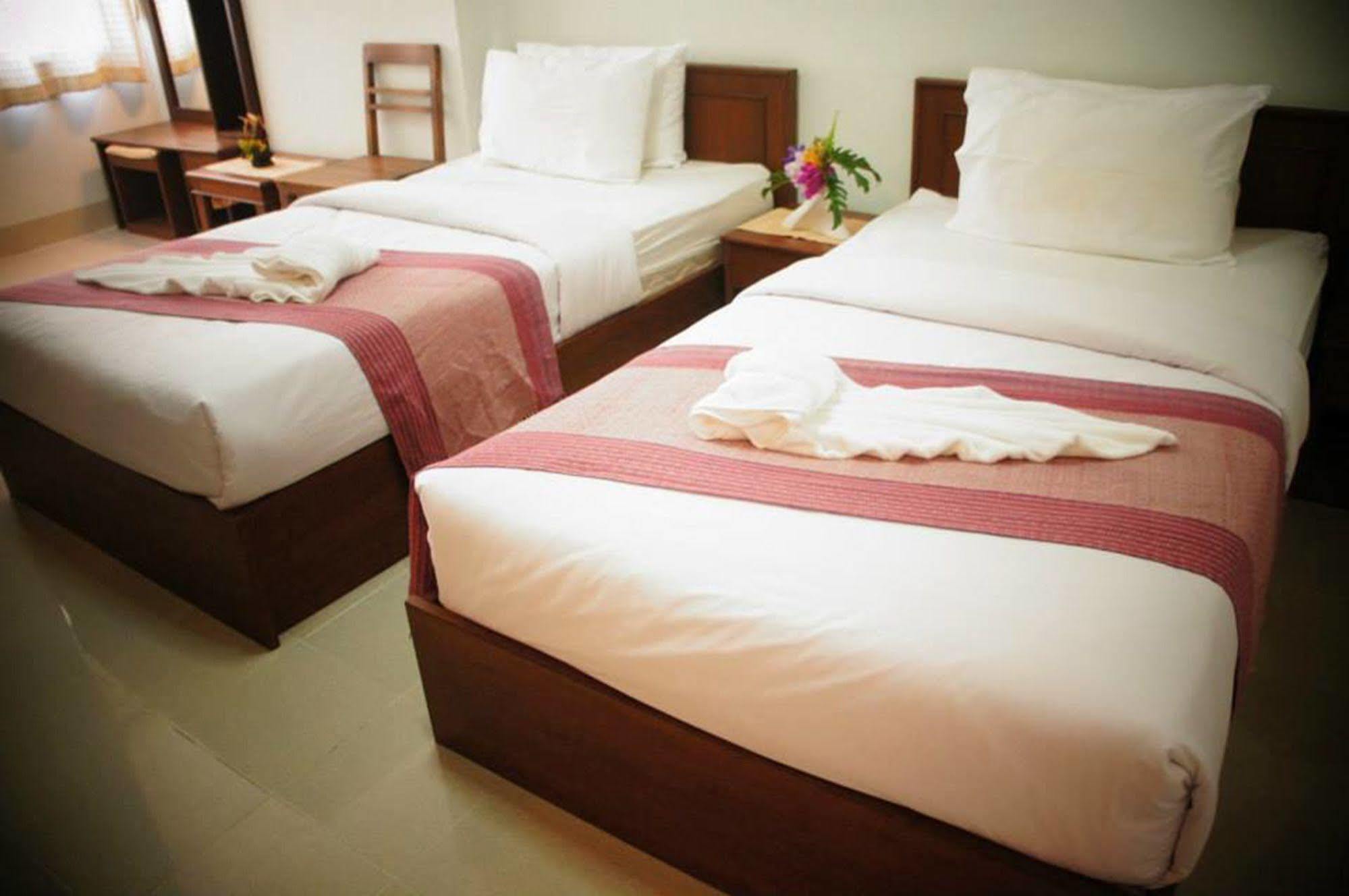 Vipa House Hotel Чиангмай Екстериор снимка